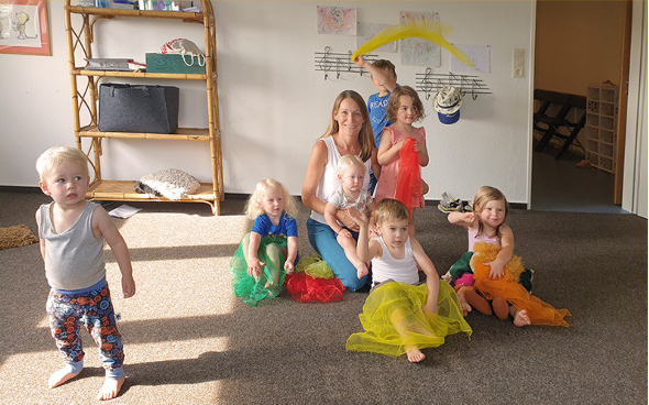 Eine Kindergruppe der musikalischen Früherziehung der musikkulturschule in den Unterrichtsräumen in Hünfeld